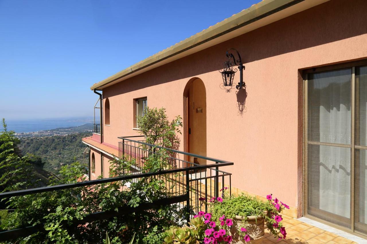 Terrazza Sull'Etna Holidays Apartment Taormina Exterior photo